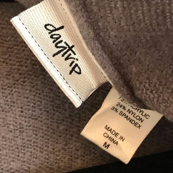 Daytrip M cardigan long sleeve pockets gray black criss cross - Picture 4 of 7